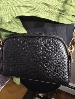 #0572 NEW Boutique Black Dual Zip Crossbody Bag 9x6x2 Gold Hrdwre 41-50"Strap